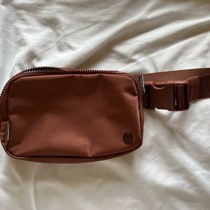 Lululemon everywhere belt bag